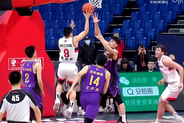 九游下载安装-库里与70激战TES分钟，表现优异胜负难料！，Uzi焦点对战上演精彩一战的简单介绍