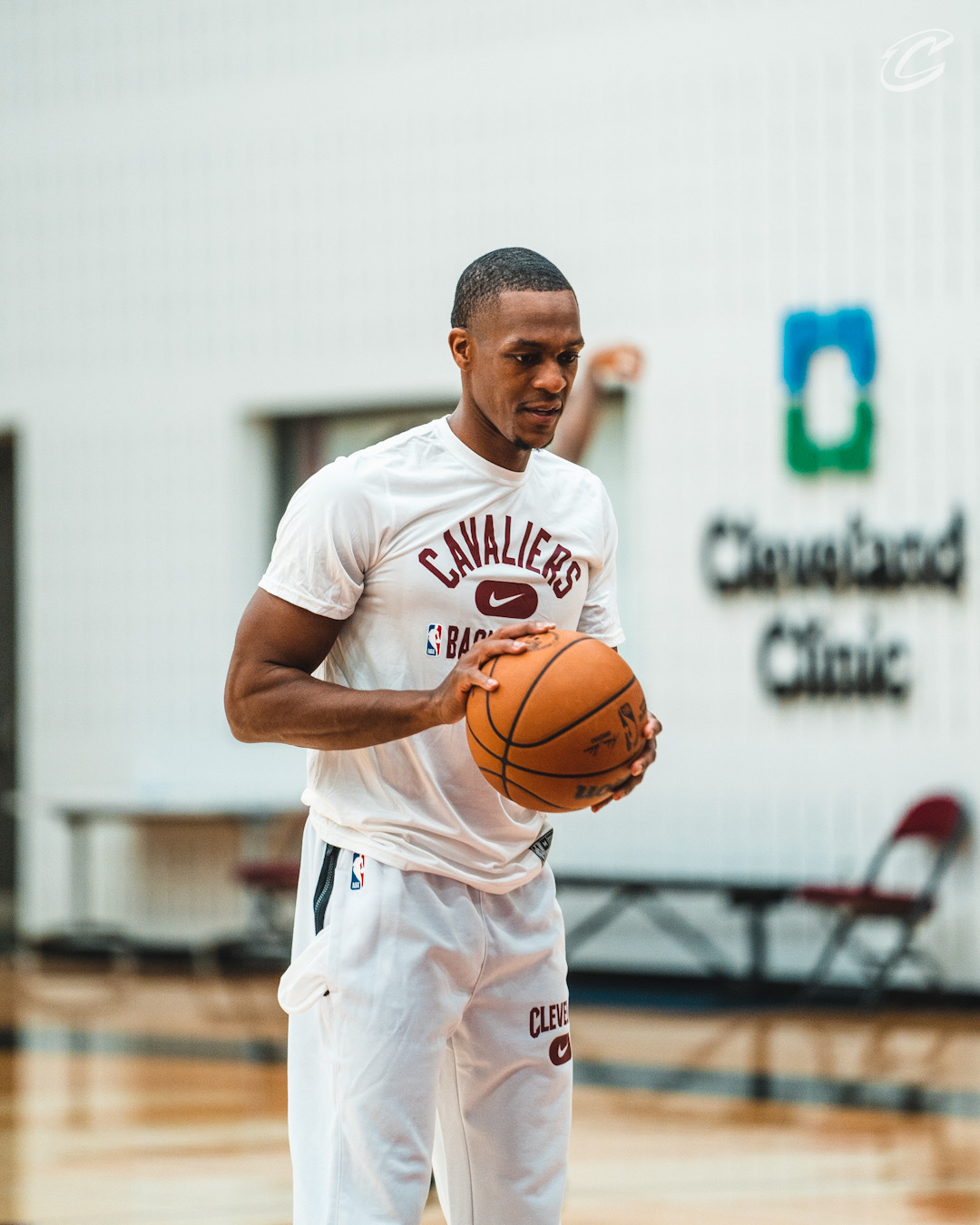 九游登录入口-包含勒沃库森训练开放日，赛前主帅复盘引欢呼，NBA常规赛在即，轮换策略成焦点的词条