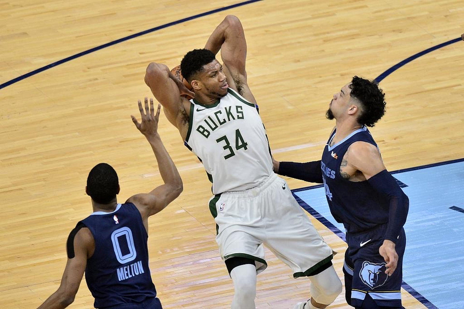 九游体育APP-亚冠赛程吃紧，密尔沃基雄鹿关键时刻完成体检，态度坚定，年轻球员得到机会的简单介绍